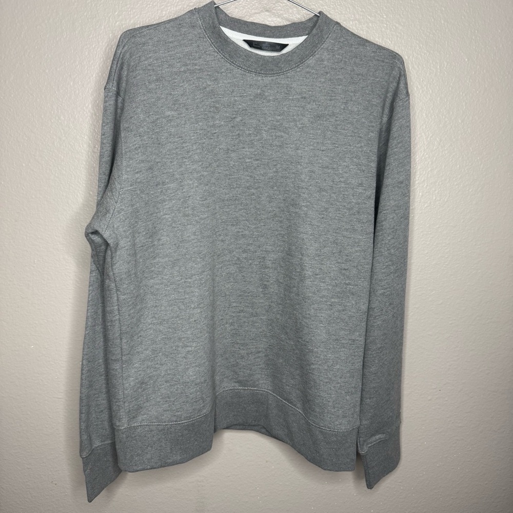 Classic Crewneck Gray Sweater Men’s Size Medium